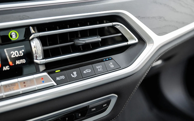 BMW X7 cena 369999 przebieg: 107000, rok produkcji 2020 z Łaskarzew małe 781